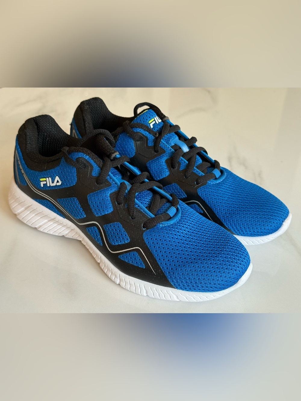 NWOT Fila Memory Superstride 3 - Size 5